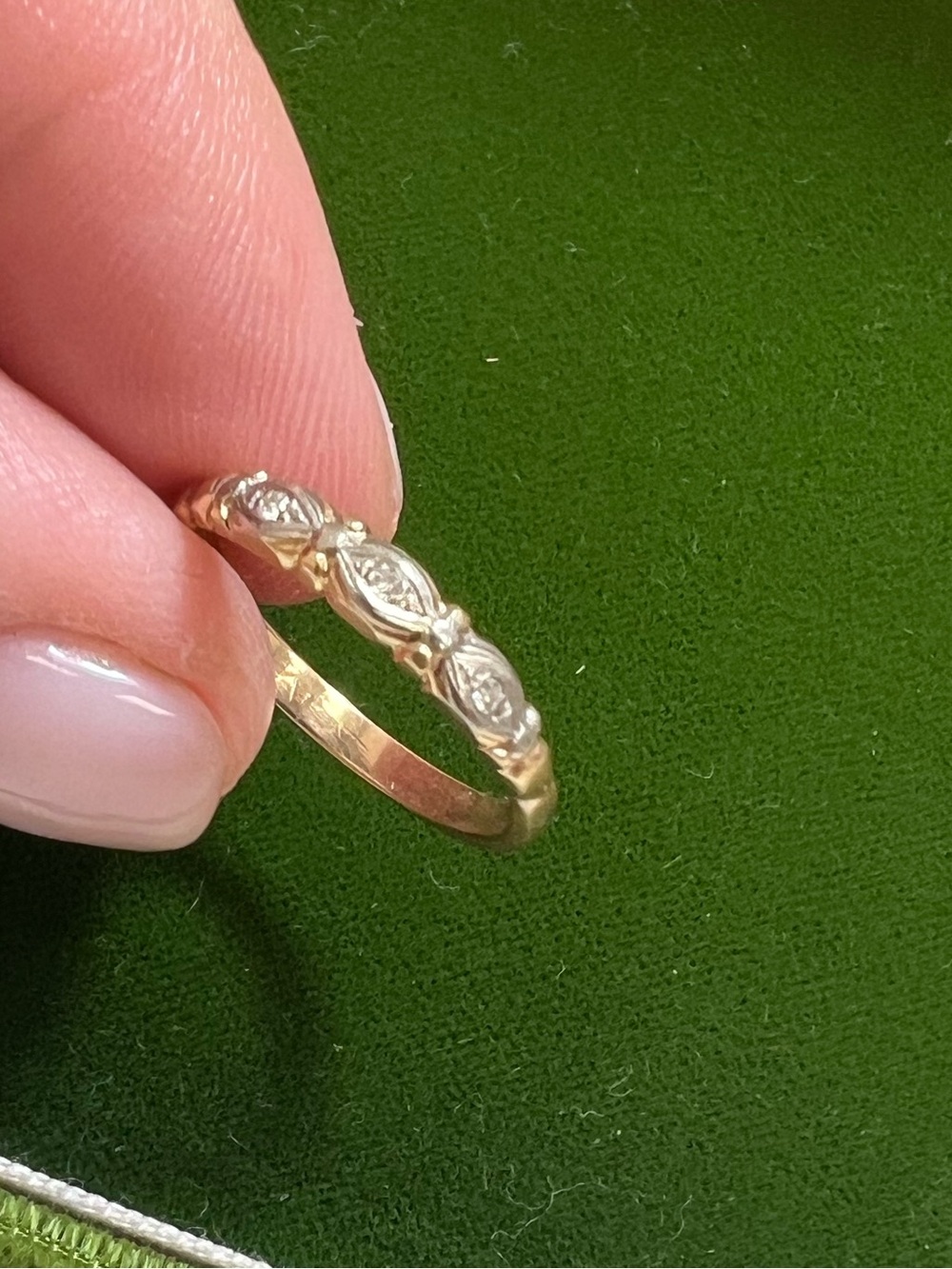 14k yellow gold and diamonds wedding band
